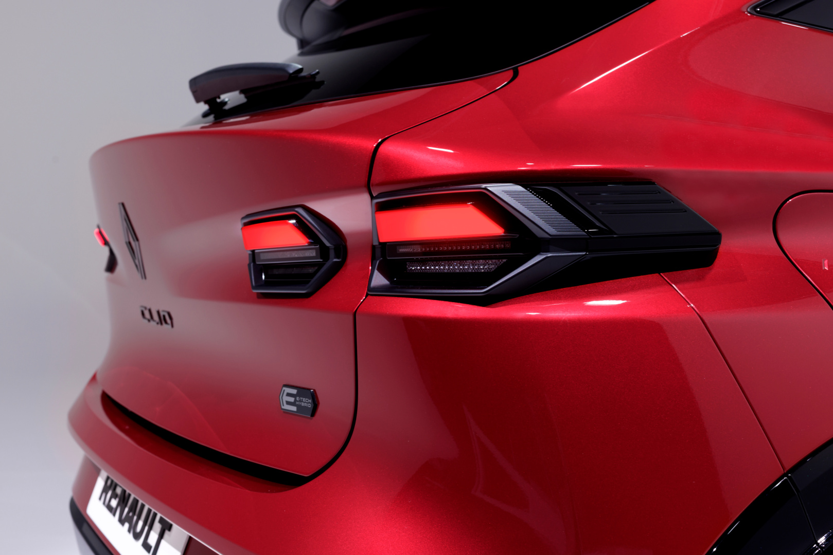 SMALL_Renault Clio full hybrid E-Tech - Esprit Alpine - Absolute Red (25)